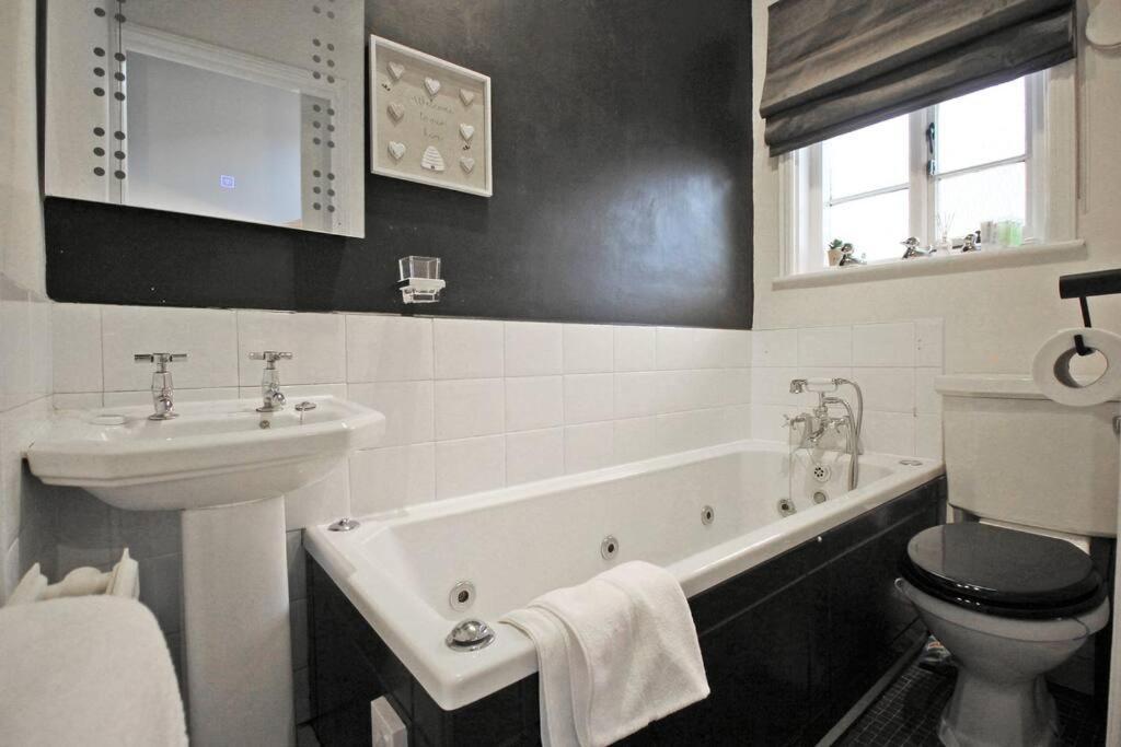 In The Heart Of Chester, Historical & Stylish Exteriör bild